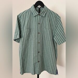 🌴 Tommy Bahama IslandZone® Silk-Blend Button Down –M – Relaxed Island Vibes 🌴